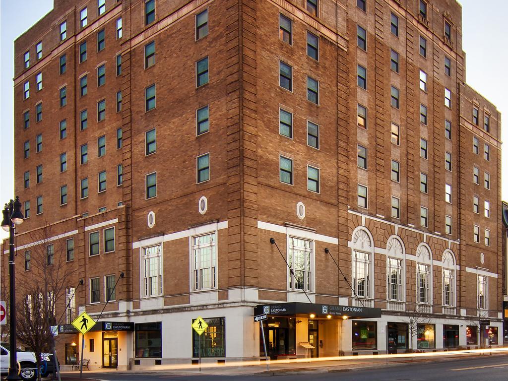 Grand Eastonian Hotel & Suites Easton Bagian luar foto
